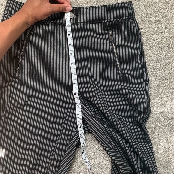 Hollister black and white pinstriped ultra high-rise skinny’s! - Picture 8 of 12